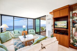 Living area - KBM Resorts | 3 Free Cars | Mahana | Upgraded and Remodeled! | 3 Units, 6 Bedrooms | MAH ML-3722 (Lahaina)