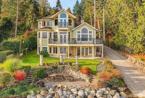 Luxury 5BR Waterfront Home with Private Beach – Port Orchard, WA