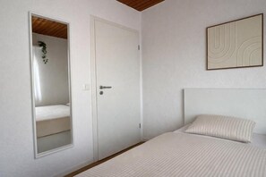 1 bedroom, in-room safe, free WiFi, bed sheets