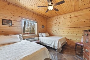 2 bedrooms, WiFi - Quail Cove Oak | Premium Lakefront Condo Boat Slip (Shell Knob)