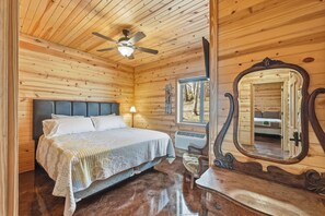2 bedrooms, WiFi, bed sheets - Quail Cove Pine | Premium Lakefront Condo Boatslip (Shell Knob)