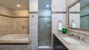 Shower, hair dryer, towels - Las Palomas Cortez 1206 Exceptional Oceanview 2BR 2BA Unit (Puerto Peñasco)