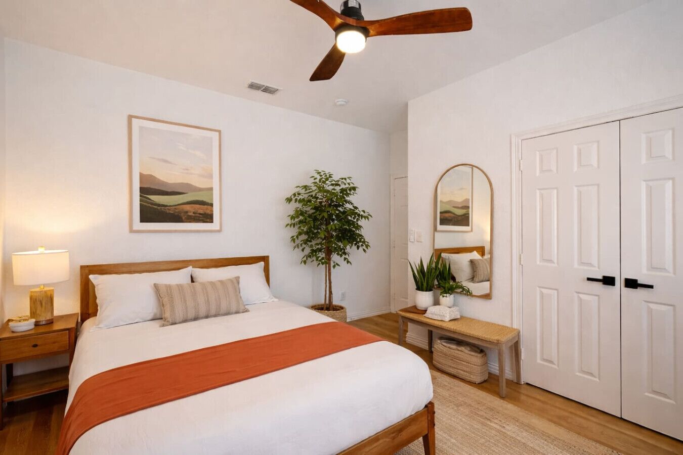 Desk, iron/ironing board, WiFi, bed sheets