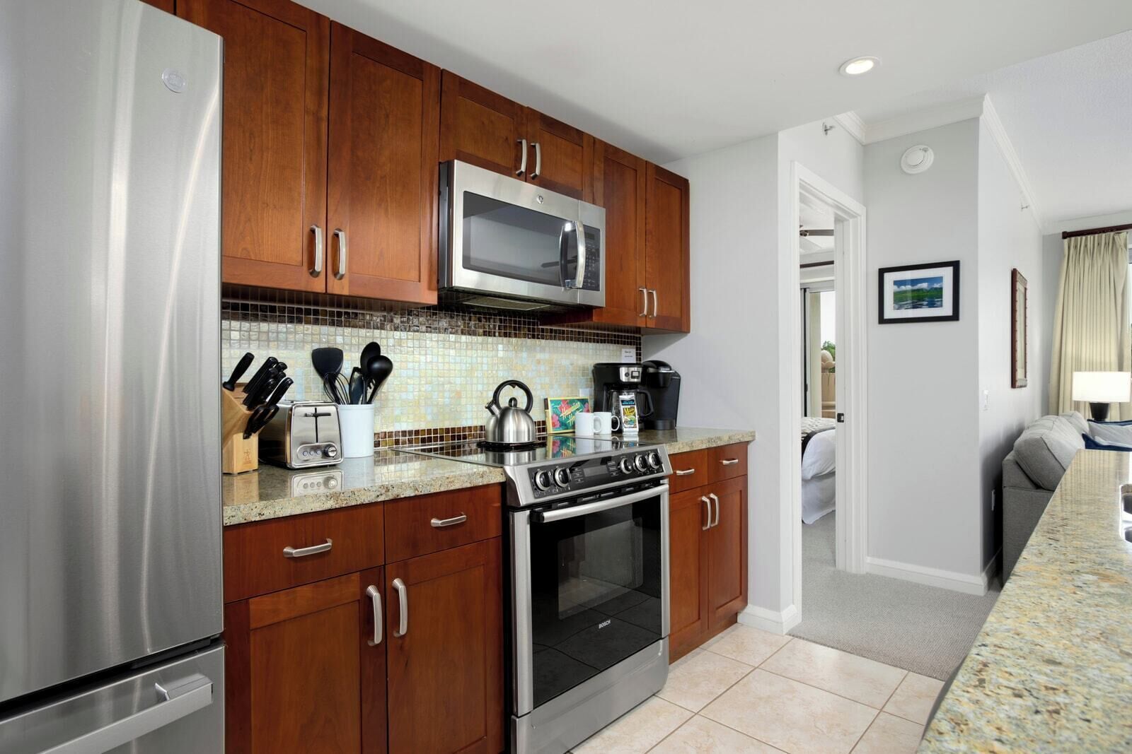 Microwave, oven, dishwasher, coffee/tea maker