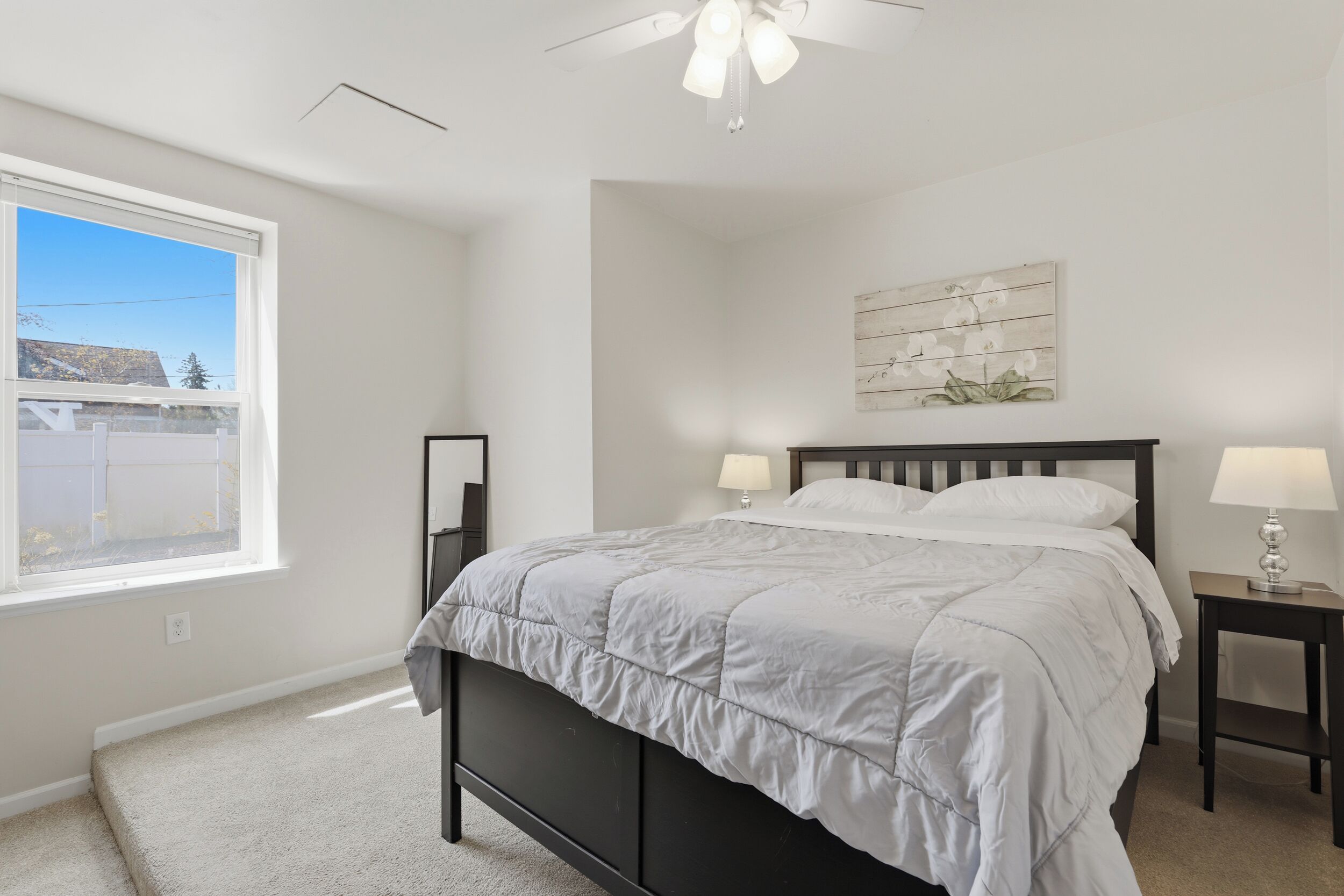 2 bedrooms, iron/ironing board, internet, bed sheets