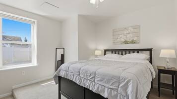 2 bedrooms, iron/ironing board, internet, bed sheets