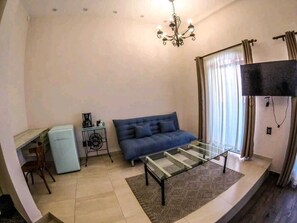 Deluxe Room, Balcony, Park View | Living area - HOTEL CONSTITUCION (Tepeapulco)