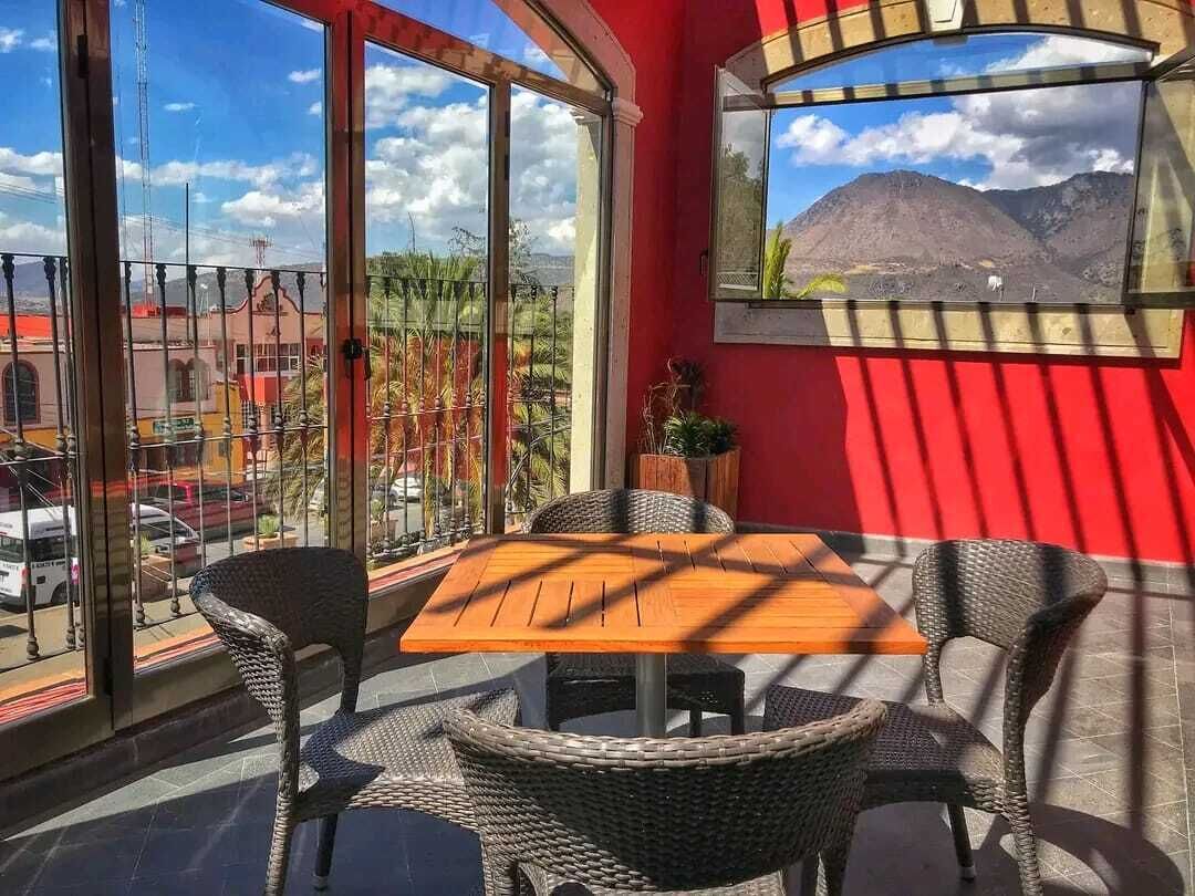 Habitación Deluxe, balcón, vista al parque | Restaurante al aire libre