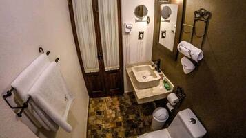 Habitación Deluxe, balcón, vista al parque | Baño