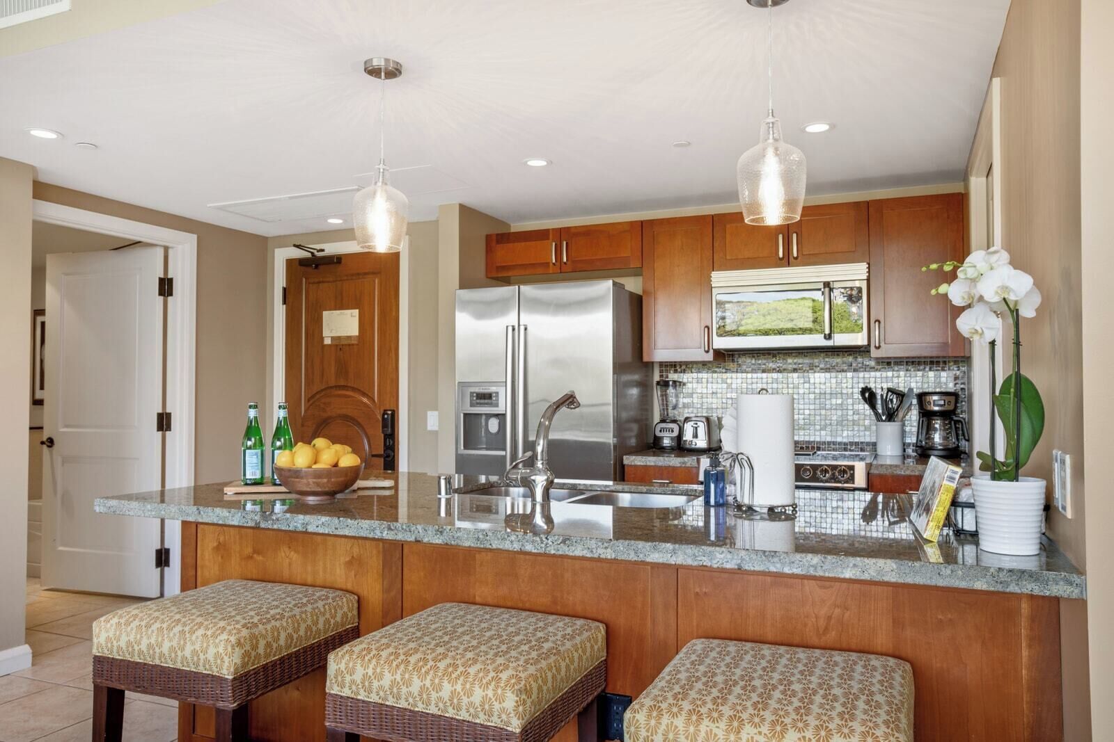 Microwave, oven, dishwasher, coffee/tea maker