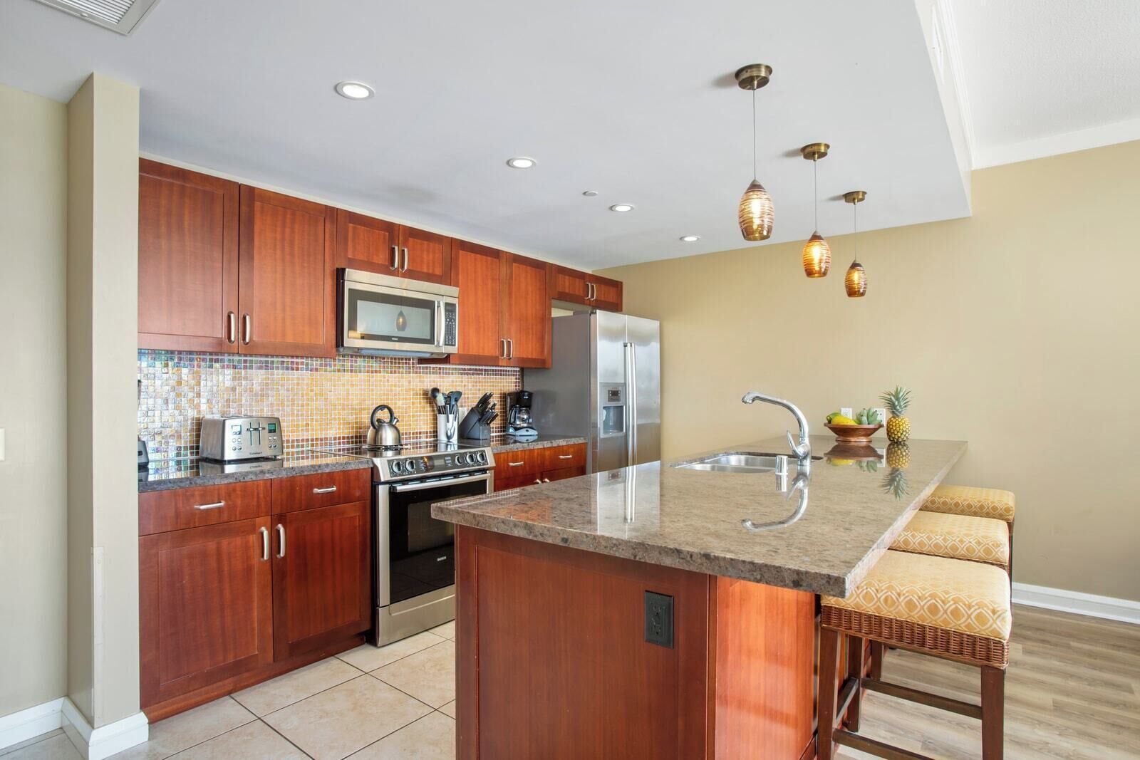 Microwave, oven, dishwasher, coffee/tea maker