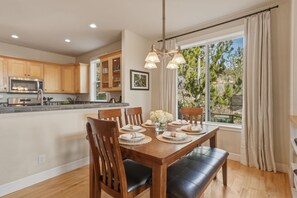 Dining - Treetop Cottage ~ Westside Bend ~ Views + Bikes (Bend)