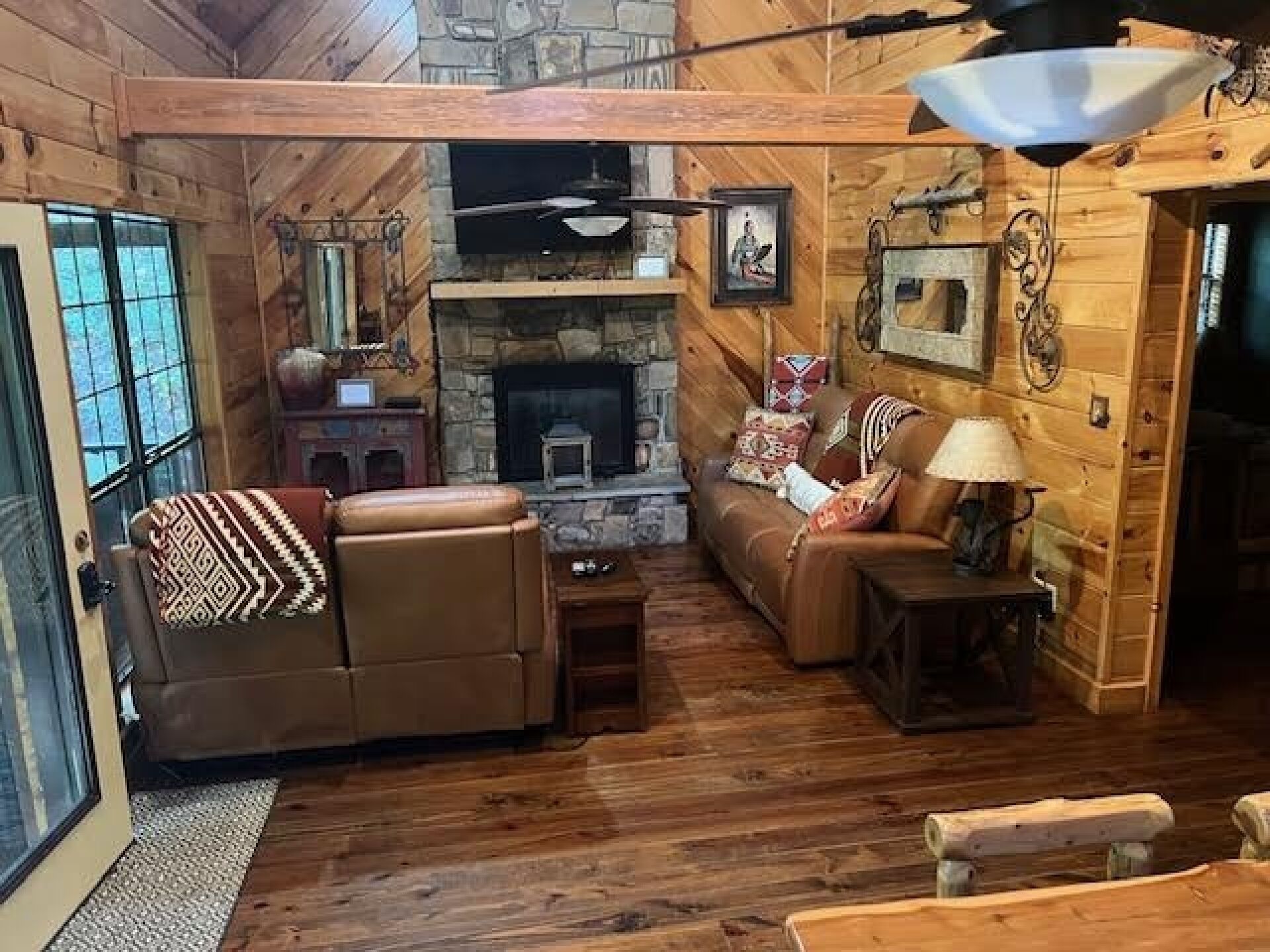 Smart TV, fireplace, DVD player