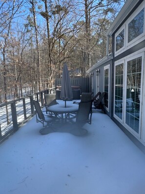 Outdoor dining - Hot Tub + Firepit Dreams | Streamside Hochatown (Broken Bow)