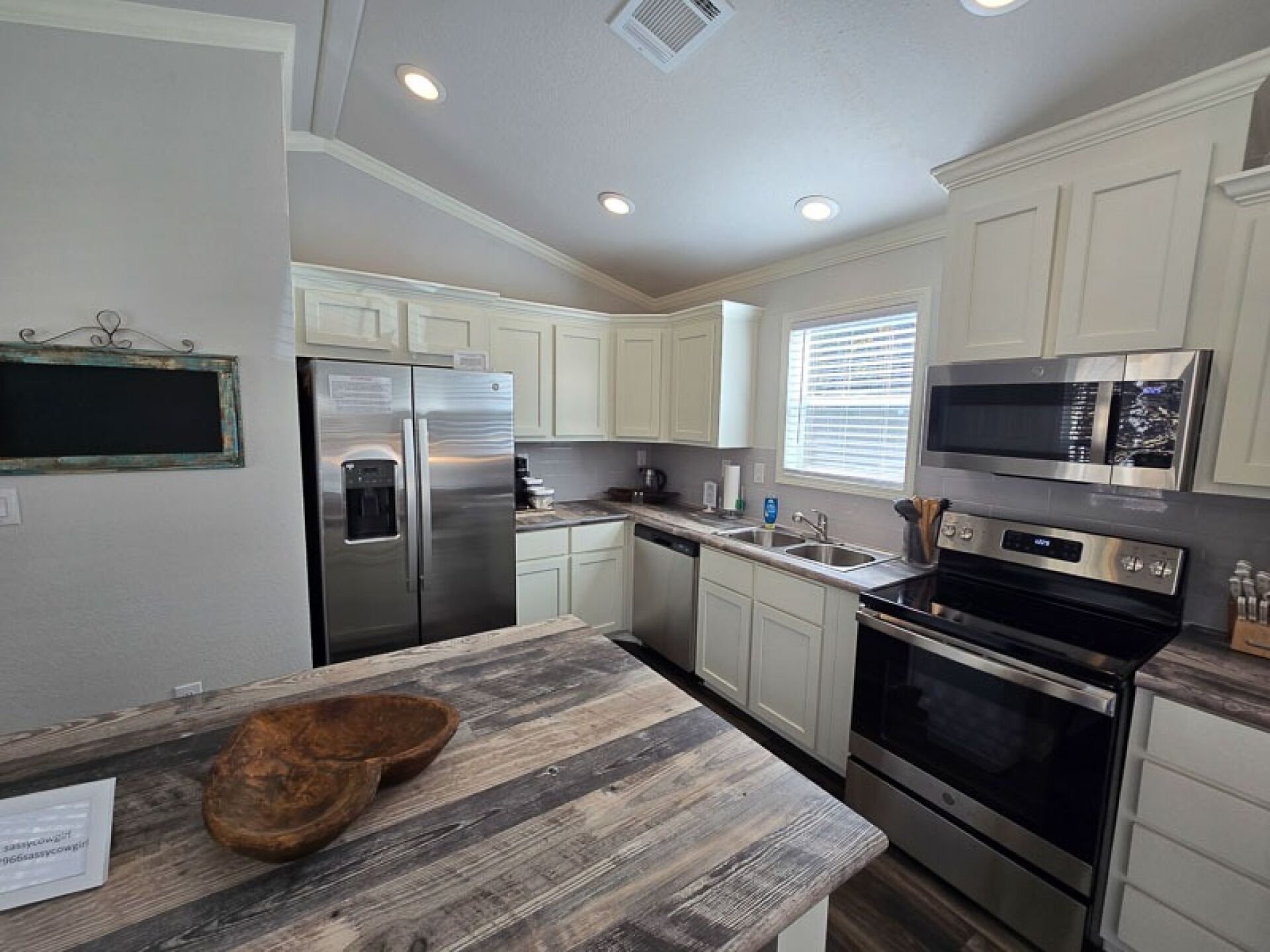 Dishwasher, cookware/dishes/utensils