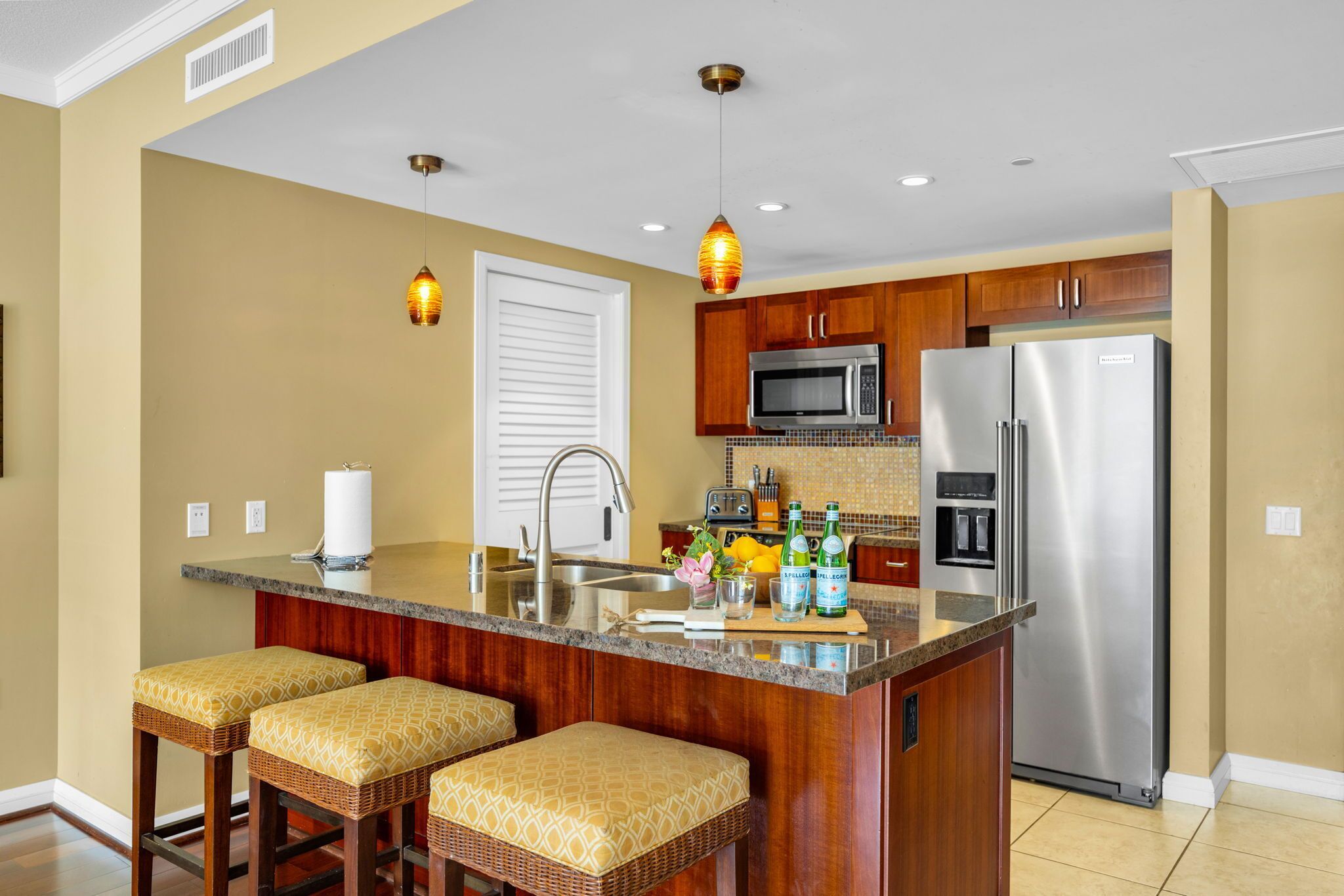 Microwave, oven, dishwasher, coffee/tea maker