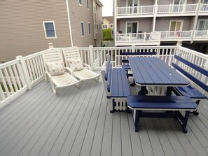 Outdoor dining - Charming Family Retreat Near Beach & Boardwalk, 841 Plymouth Place (Ocean City)