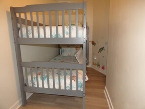 Room - Charming Family Retreat Near Beach & Boardwalk, 841 Plymouth Place (Ocean City)