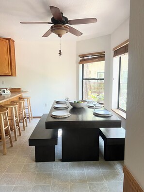 Dining - Outdoor Sauna, EV Charger, King beds, Nature trail, A/C (Mi-Wuk Village)