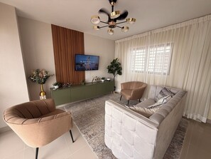 Smart TV - Spacious 3-bedroom apartment in charming Santo Domingo Este with AC and WiFi  (Santo Domingo Este)