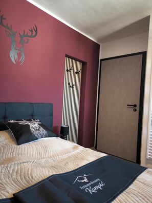 Iron/ironing board, WiFi, bed sheets