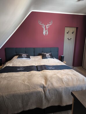 Iron/ironing board, WiFi, bed sheets - Vacation apartment Kampić "Turmblick" (Rottweil)