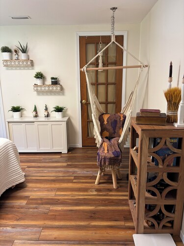 3-bedroom house perfect for hunters, families, fishermen, close to lake & ferry