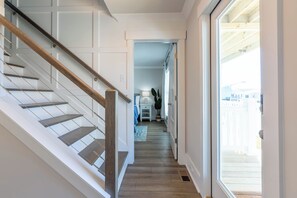 Interior - Arcade Games - Steps to Beach - Child & Dog Friendly (Oak Island)