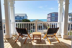 Property grounds - Arcade Games - Steps to Beach - Child & Dog Friendly (Oak Island)