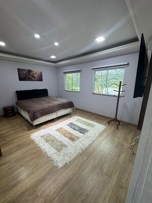 4 bedrooms, WiFi, bed sheets