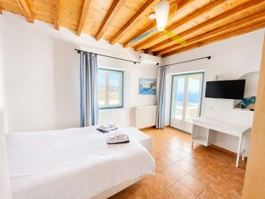 Iron/ironing board, WiFi - Lighthouse Villa w Private Pool & 220° Sea View (Faros Armenistis)