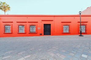 Mặt tiền nơi lưu trú