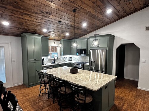 Edgewater at Lake Greeson – Family Retreat w/ Game Room & Theater