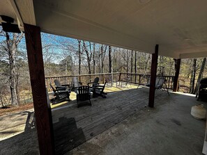 Terrace/patio - Edgewater at Lake Greeson – Family Retreat w/ Game Room & Theater (Kirby)