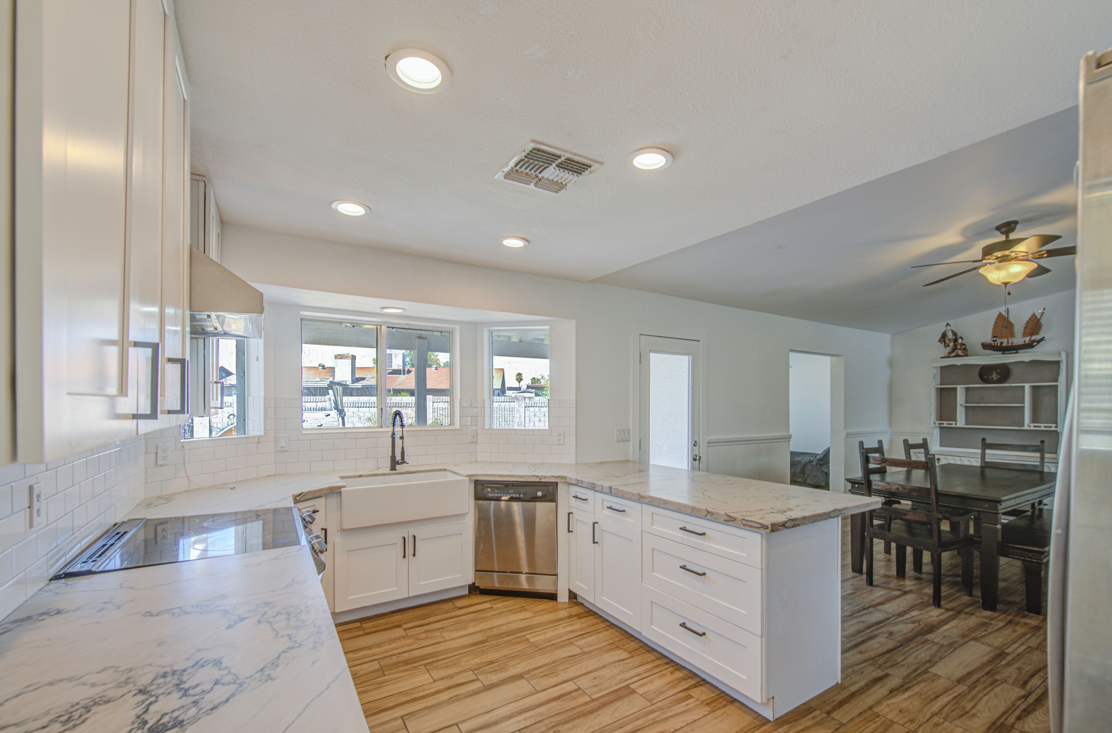 Fridge, oven, stovetop, dishwasher