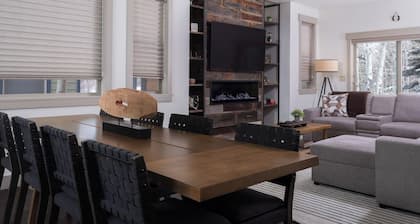 New Creekside Chalet