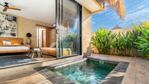 A modern outdoor living area with a pool, a sofa, and a dining table. - Thula Lembongan Villa 3 (Lembongan)