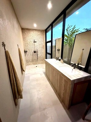 Towels - Thula Lembongan Villa 5 (Lembongan)