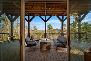 Property grounds - 🌄 Blue Ridge Mountain Escape | Scenic Mountain Getaway, Hot Tub & Game Room (Blue Ridge)