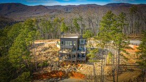 Exterior - 🌄 Blue Ridge Mountain Escape | Scenic Mountain Getaway, Hot Tub & Game Room (Blue Ridge)