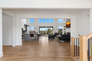 Living area - 🌄 Blue Ridge Mountain Escape | Scenic Mountain Getaway, Hot Tub & Game Room (Blue Ridge)