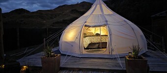 Stargazer Glamping Tent in rural settings a few minutes to central Mokau.
