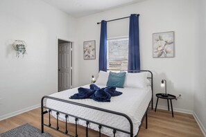 Apartment (2 Bedrooms) | Interior - Perfect 2br/2ba Base: Clean, Modern, Near Downtown (San Antonio)