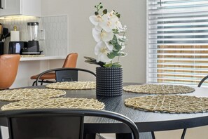 Apartment (2 Bedrooms) | Interior - Perfect 2br/2ba Base: Clean, Modern, Near Downtown (San Antonio)