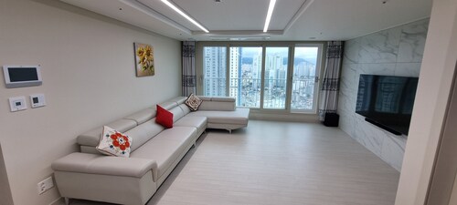 Spacious 3BR Brand New Cozy Apt at Dongdaegu KTX Station