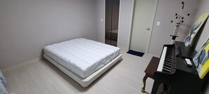 3 habitaciones, escritorio, tabla de planchar con plancha y wifi gratis
