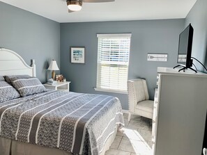 Room - Cozy Condo Near Baseball Fields and Zoo- Pool | Tennis Courts | Pickleball (Gulf Shores)