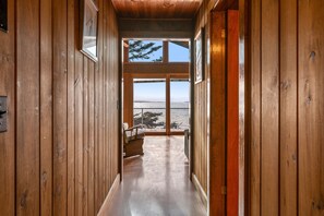 Interior - Oceanfront Sunset View Near Bass Harbor Head Light (Bass Harbor)