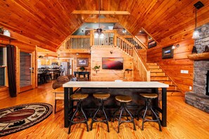 TV, fireplace, video games - Smoky Mountain Paradise - Hot Tub Time, Firelit Sips, Game Nights & Summer Swims (Sevierville)