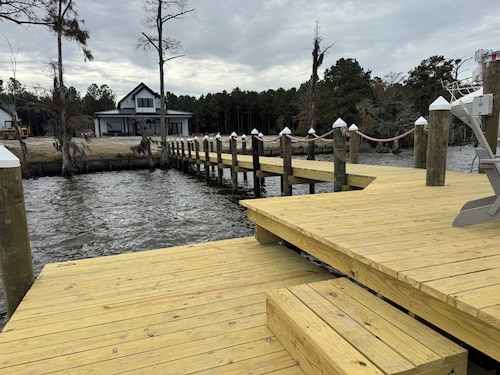 Charming new in 2026 1-bedroom house on the water in lovely Edenton.